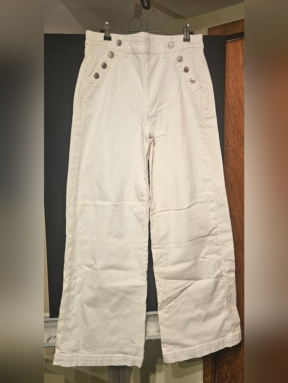 American Eagle Outfitters White Button-Accent Jeans